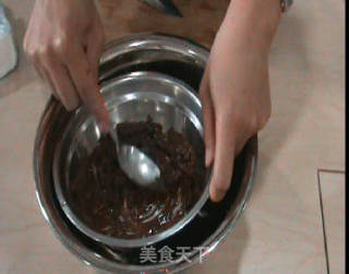 巧克力冰淇淋的做法步骤：2
