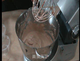 巧克力冰淇淋的做法步骤：2