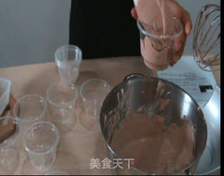 巧克力冰淇淋的做法步骤：2