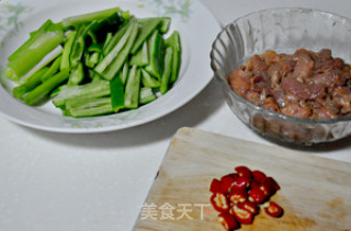 瘦肉版农家炒肉的做法步骤：2