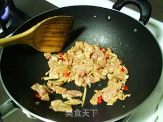 瘦肉版农家炒肉的做法步骤：2