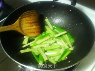 瘦肉版农家炒肉的做法步骤：2