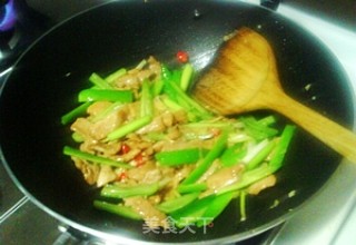 瘦肉版农家炒肉的做法步骤：2
