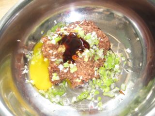 白灵水饺的做法步骤：2