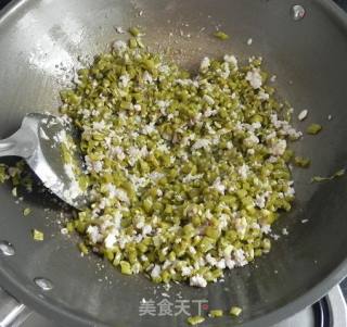酸豆角炒肉末的做法步骤：2