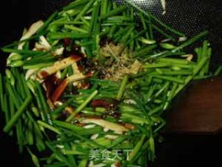 丝丝相扣 香干鸡丝炒蒜苗的做法步骤：4