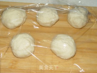 花型豆沙包的做法步骤：2