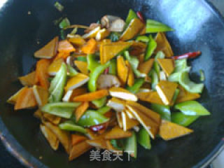 豆干尖椒的做法步骤：2