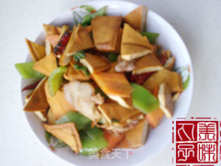 豆干尖椒的做法步骤：2
