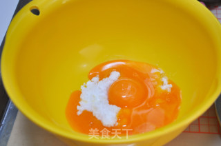 香蕉甜心戚风 无油版的做法步骤：3