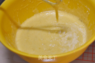 香蕉甜心戚风 无油版的做法步骤：3