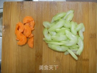西芹炒鸡杂 & 鸡肫的处理和切法的做法步骤：2
