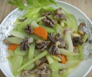 西芹炒鸡杂 & 鸡肫的处理和切法的做法步骤：2