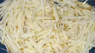土豆丝炒牛肉的做法步骤：2