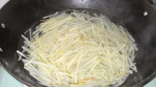 土豆丝炒牛肉的做法步骤：2