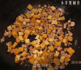 榨菜豆丁的做法步骤：2