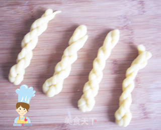 香脆小麻花的做法步骤：2