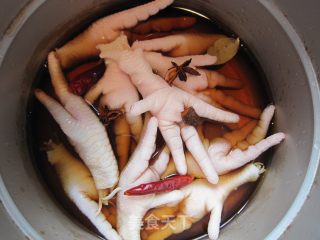 红烧鸡爪的做法步骤：2