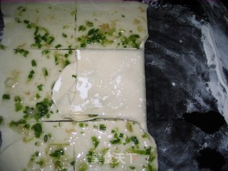 葱油饼的做法步骤：3