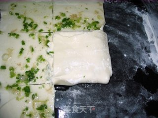 葱油饼的做法步骤：3