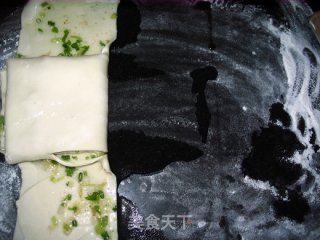葱油饼的做法步骤：3