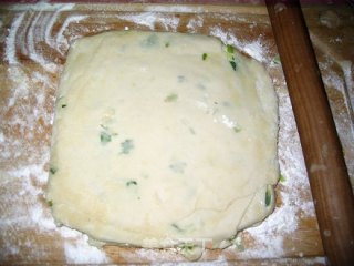 葱油饼的做法步骤：3