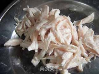 茄酱鸡丝螺丝意面的做法步骤：2