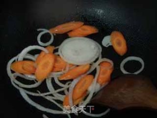 茄酱鸡丝螺丝意面的做法步骤：2