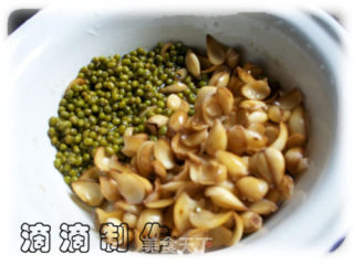 绿豆百合汤的做法步骤：2
