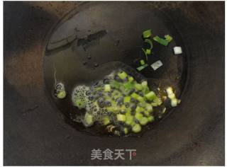 秋天的美食——杭椒炒青豆丹的做法步骤：2