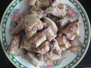 麻辣酱鸡脖的做法步骤：2