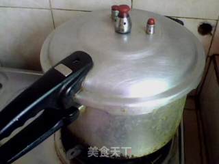 粉肠瘦肉粥的做法步骤：3