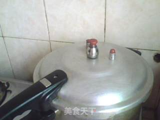 粉肠瘦肉粥的做法步骤：3