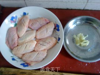 简单易做的<美味可乐鸡翅>的做法步骤：2