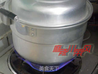 剁椒鲫鱼/双色鲫鱼的做法步骤：2