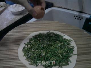 减肥早餐——鸡蛋韭菜盒子的做法步骤：3