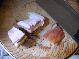 腊肉包菜炖薯粉的做法步骤：2