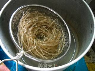 腊肉包菜炖薯粉的做法步骤：2
