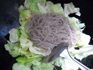 腊肉包菜炖薯粉的做法步骤：2
