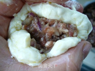 洋葱牛肉馅饼的做法步骤：2