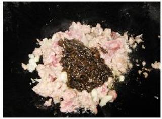 榄菜肉末豆角粒的做法步骤：2