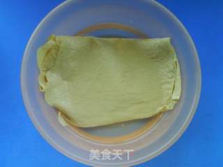 芹菜炒豆腐皮的做法步骤：4