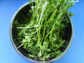 芹菜炒豆腐皮的做法步骤：4