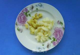 芹菜炒豆腐皮的做法步骤：4