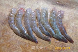 招财进宝凤尾虾的做法步骤：10