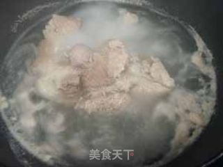 油豆腐焖肉的做法步骤：2