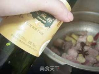 油豆腐焖肉的做法步骤：2