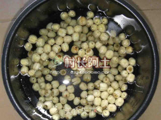 冰糖红枣莲子的做法步骤：2