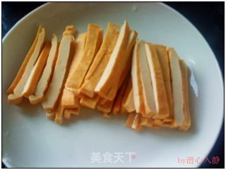 芹菜炒香干的做法步骤：2