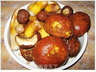 爆炒牛黄肝菌的做法步骤：2